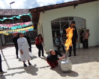 Treinamento em primeiros socorros e combate a incêndio.